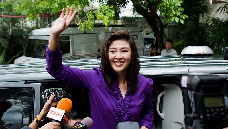  Las elecciones legislativas en Tailandia dan la victoria al Puea Thai (el Partido de los Tailandeses), formación liderada por Yingluck Shinawatra, que se convertirá en la primera mujer presidenta en el país. La segunda plaza es para el Partido Demóc