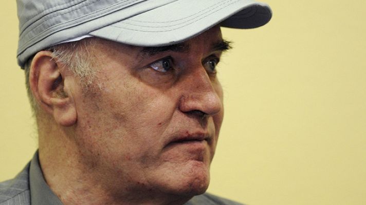 Telediario 1 - Mladic, expulsado del Tribunal
