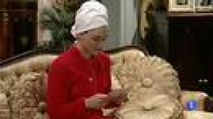 Amar en tiempos revueltos - Gloria descubre la farsa de us tía