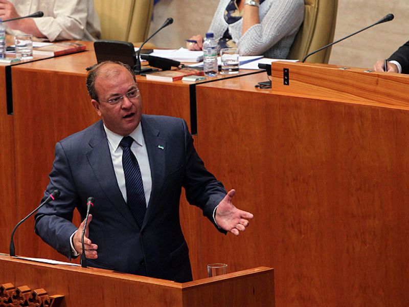 La abstención de IU permitirá gobernar en Extremadura al PP