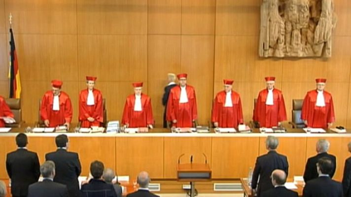 Telediario 1 - Demandas contra el rescate a Grecia