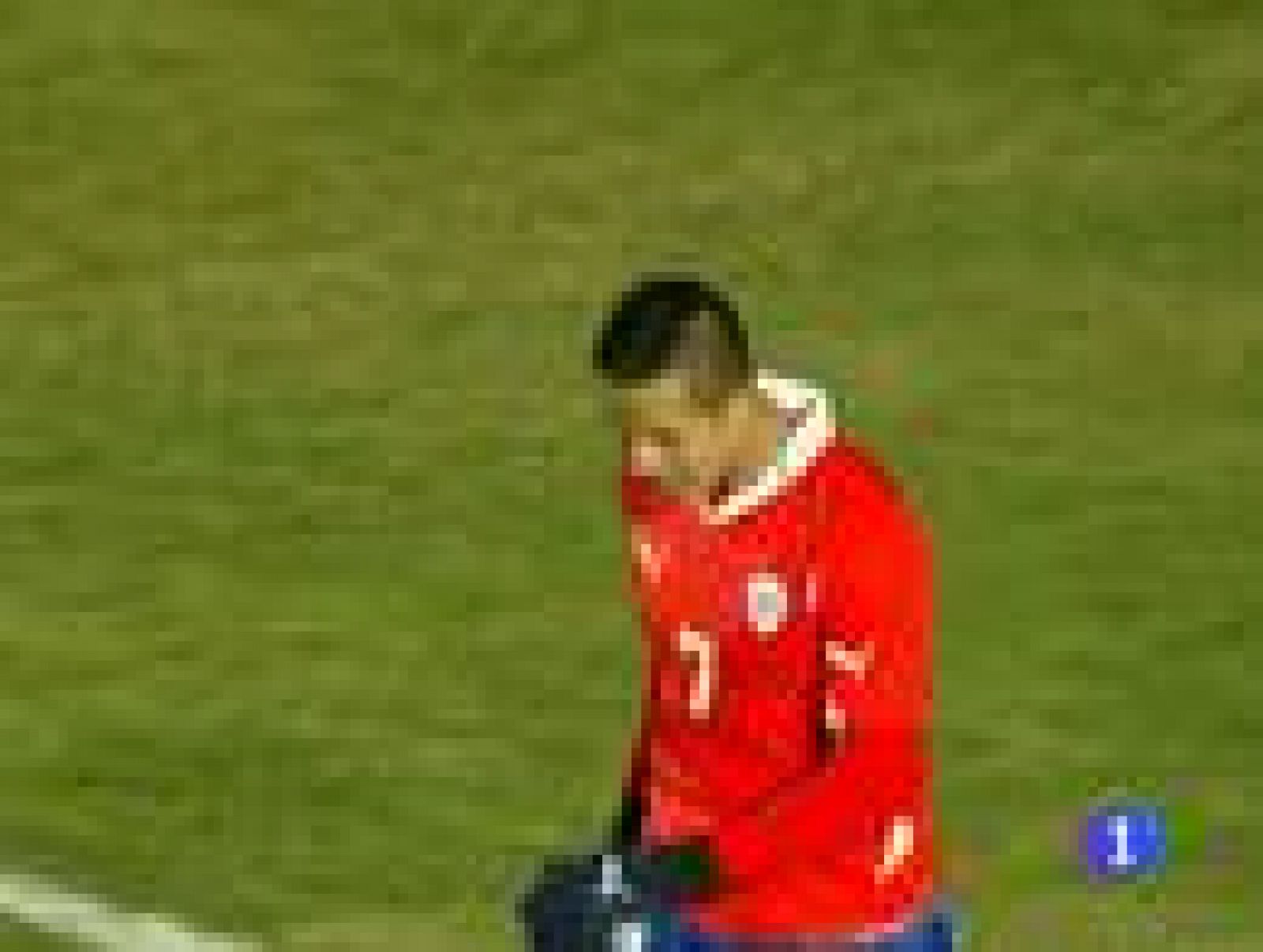 Alexis Sánchez, objeto de deseo del Barcelona, fue el mejor jugador en la victoria de Chile en su estreno en la Copa América frente a México. Uruguay, por su parte, no pasó del empate ante Perú.