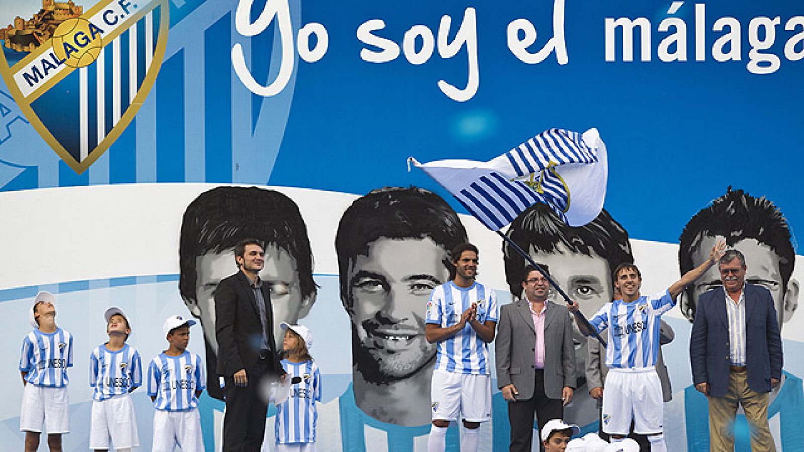 Los fichajes del jeque Al-Thani en el Málaga han provocado una auténtica revolución en la ciudad andaluza, que está deseando que empiece la temporada con la mejor plantilla de su historia.