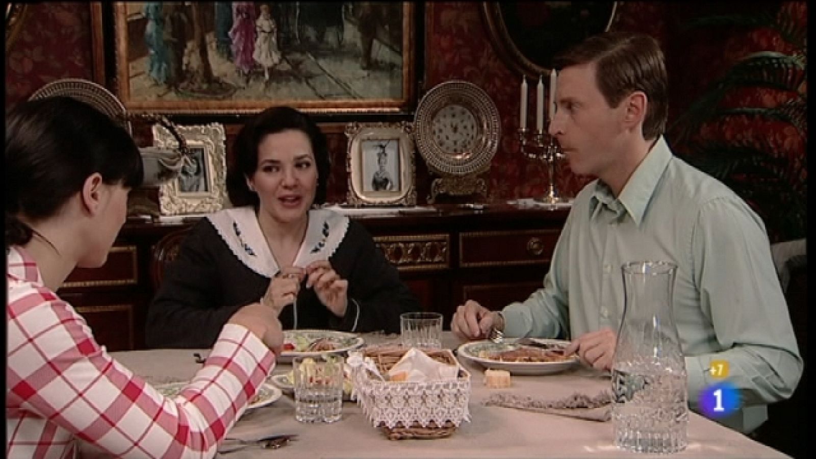 Amar en tiempos revueltos - T6 - Capítulo 221 - Gloria pone a Goyo al corriente del hallazgo del borrador de la carta - Ver ahora