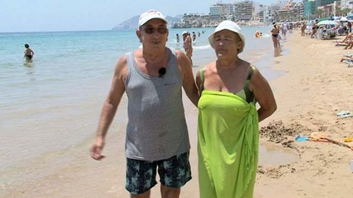 En familia - En la Playa - Jubilados en el mar