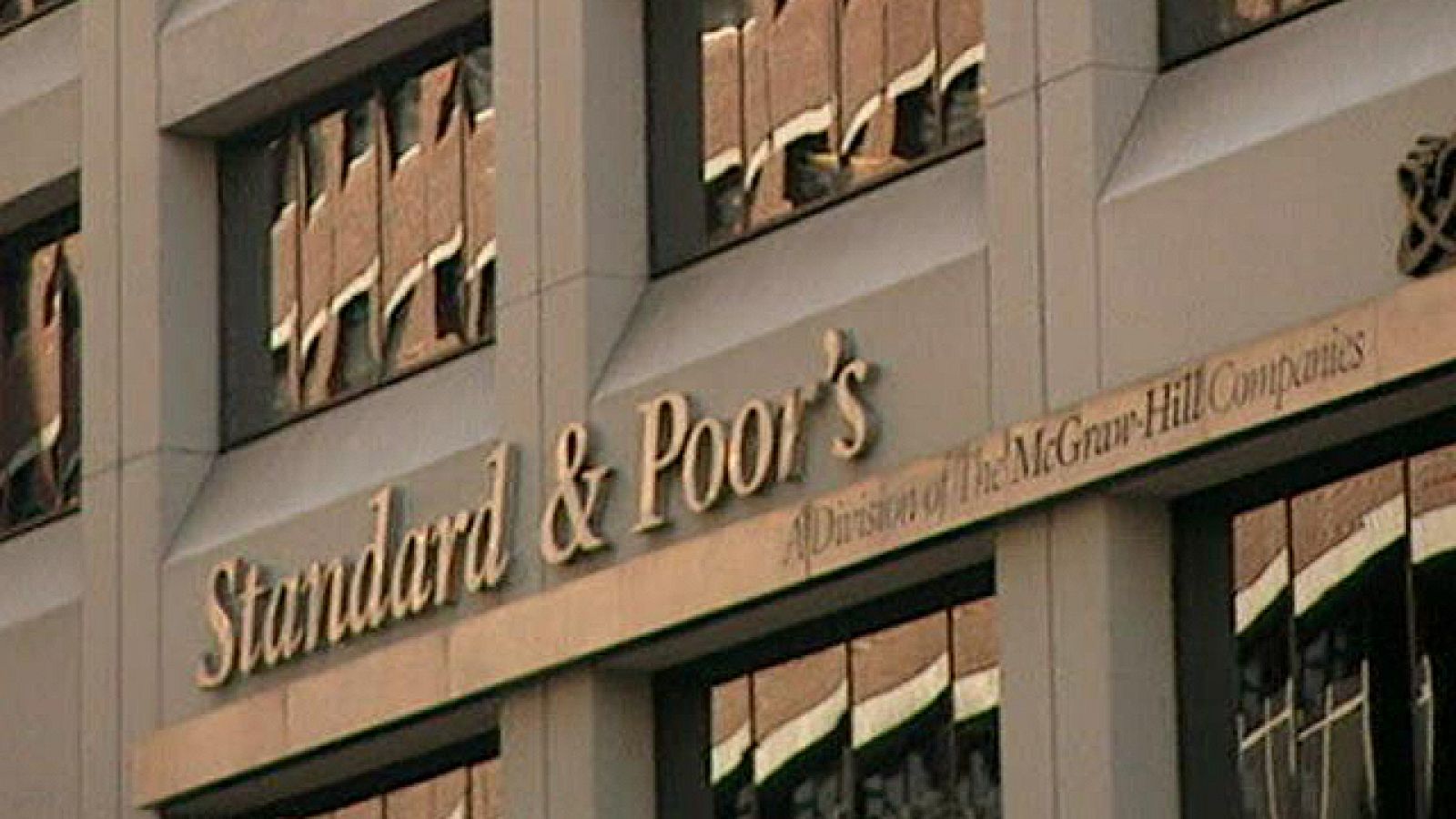 Bruselas critica a las agencias de calificación, pero exige sus notas para tomar decisiones