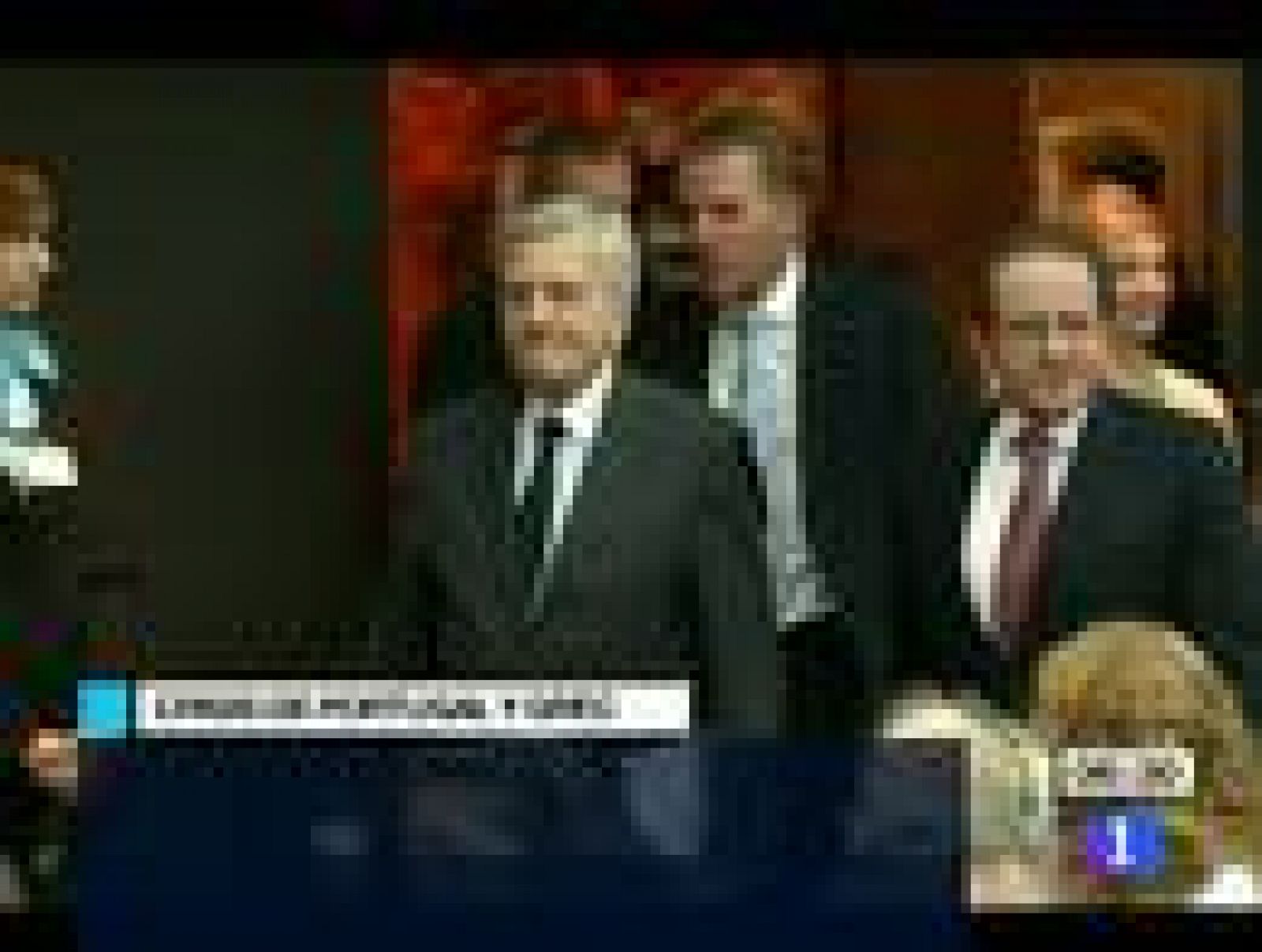 Telediario 1: Telediario Matinal en 4' - 08/07/11 | RTVE Play