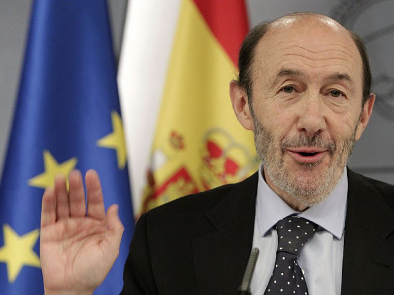 Rubalcaba se va del Gobierno para centrarse en su candidatura