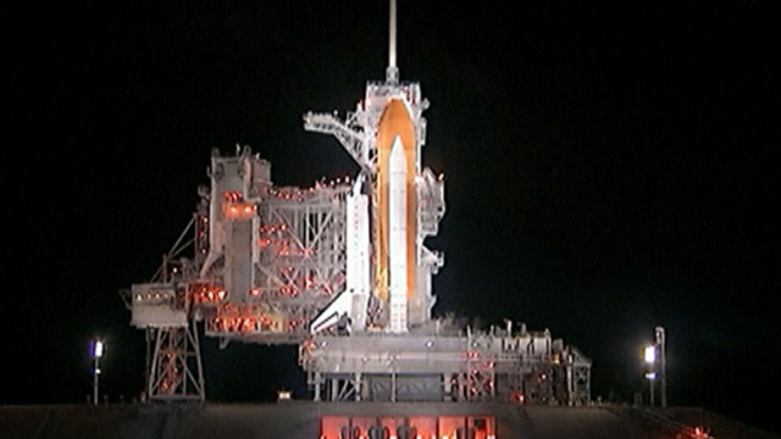  Dentro de dos horas, la NASA lanzará su último transbordador al espacio, el Atlantis. Acaba así una carrera espacial que empezó hace 3 décadas. en esta última misión llevará recambios a la Estación Espacial Internacional. Todo, si el mal tiempo no lo impide.