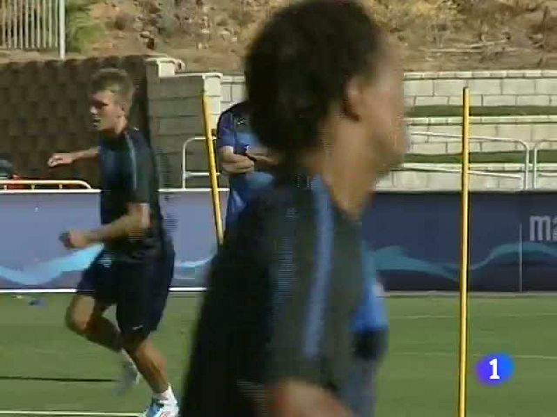 La dinámica futbolística sigue girando en torno a fichajes, presentaciones y concentraciones de pretemporada de los equipos. En el primer capítulo todos siguen esperando algún refuerzo sonado del Barça o Real Madrid, pero tampoco hay  al insaciable M