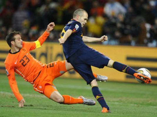 LAB RTVE - El gol de Iniesta, recordado en varios idiomas