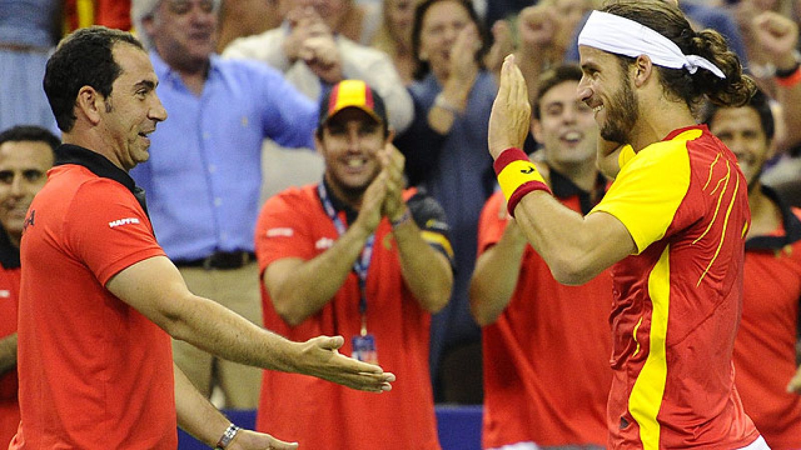 El equipo español de Copa Davis ganó los dos primeros puntos en juego ante Estados Unidos en Austin, gracias a las victorias de Feliciano López y David Ferrer.