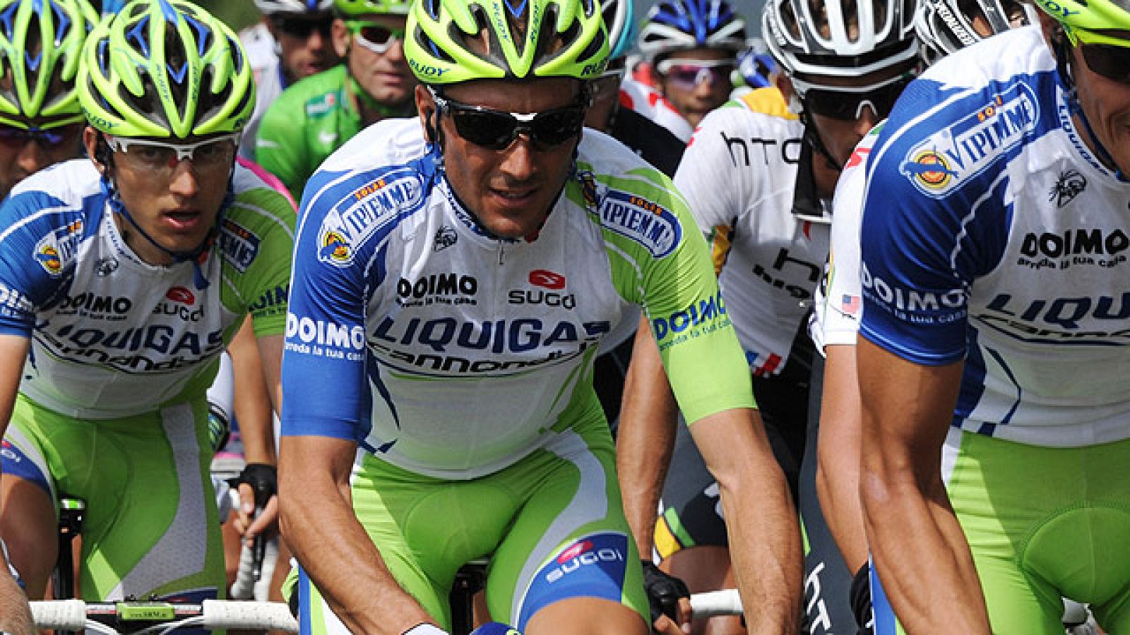 La octava etapa del Tour de Francia supone la primera toma de contacto con la montaña, al adentrarse la carrera en el Macizo Central. Contador, antes de tomar la salida, narra a TVE sus impresiones.