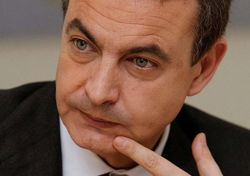 Zapatero, en la Cadena SER, dice que la consulta de Ibarretxe es una "protesta sin sentido"