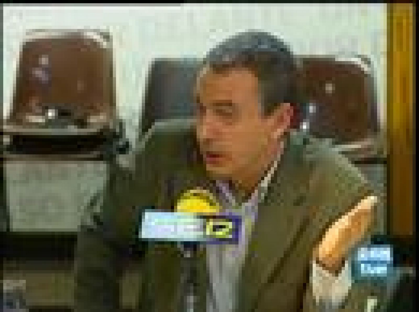  Zapatero, en la Cadena SER, dice que la consulta de Ibarretxe es una "protesta sin sentido"