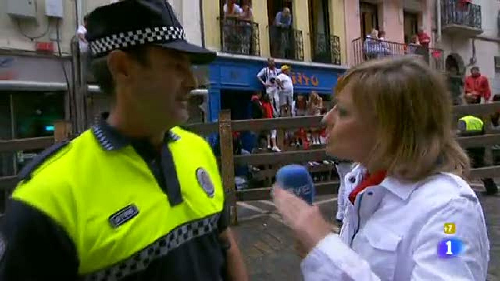 Desalojan la calle cada mañana | Ver