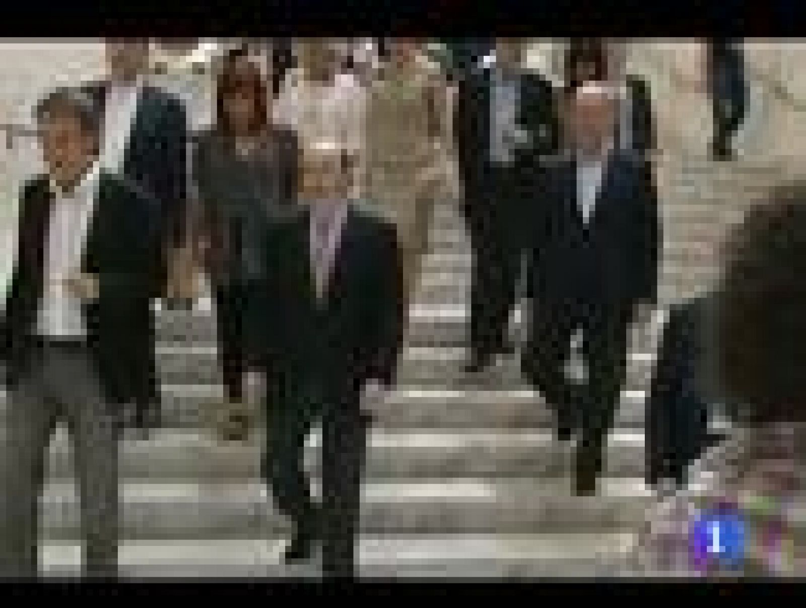 Reacciones un día después de la proclamación oficial de Rubalcaba como candidato