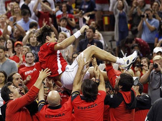  - Ferrer clasifica a España para semifinales de la Davis en un partido "dramático"