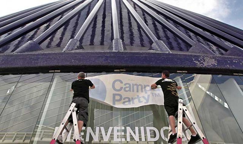 La decimoquinta edición de la Campus Party da comienzo el este lunes y contará con la asistencia de 5.800 personas. Esta entrega de la Campus Party tendrá lugar en la Ciudad de las Artes y las Ciencias de Valencia.