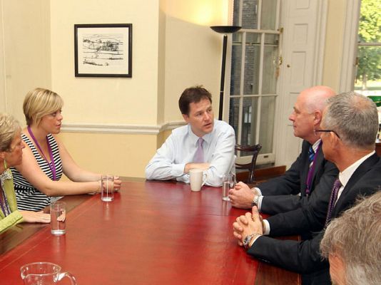  - El Gobierno británico se replantea la compra de Murdoch de BSkyB