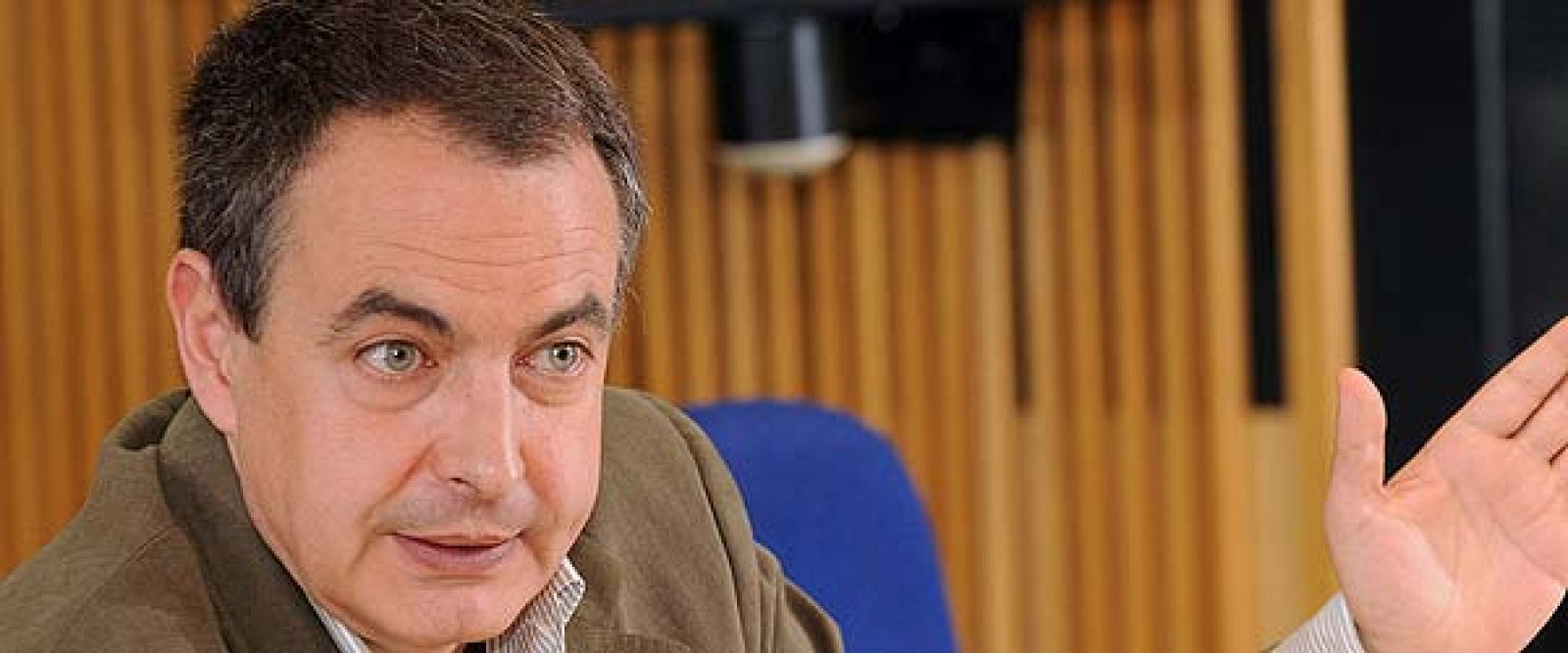 Zapatero anuncia que la luz subirá menos del 8%