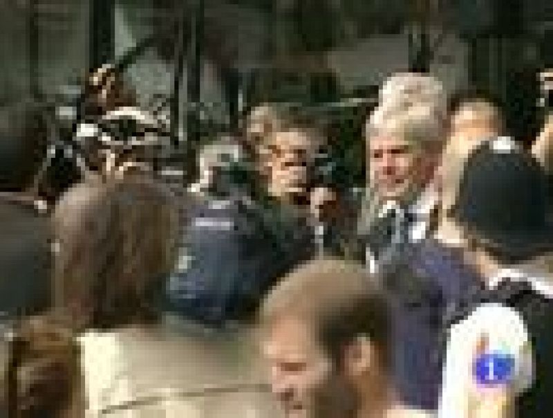  Julian Assange frente al juez por su extradición a Suecia