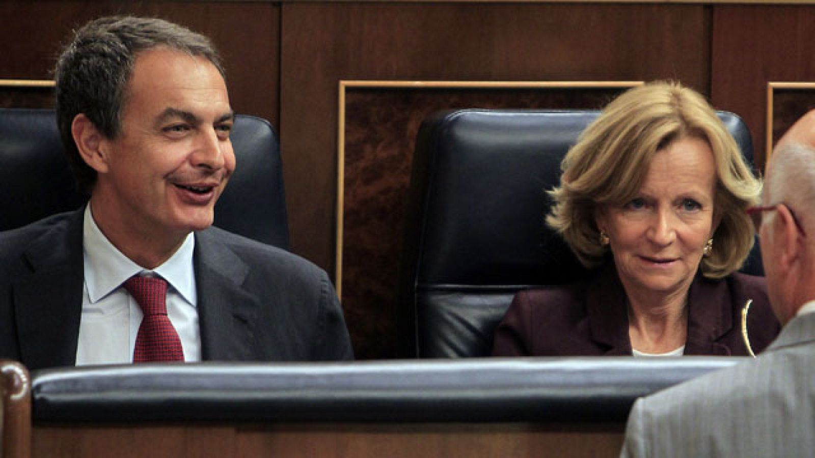 Zapatero se reivindica y Rajoy le acusa de estar en funciones