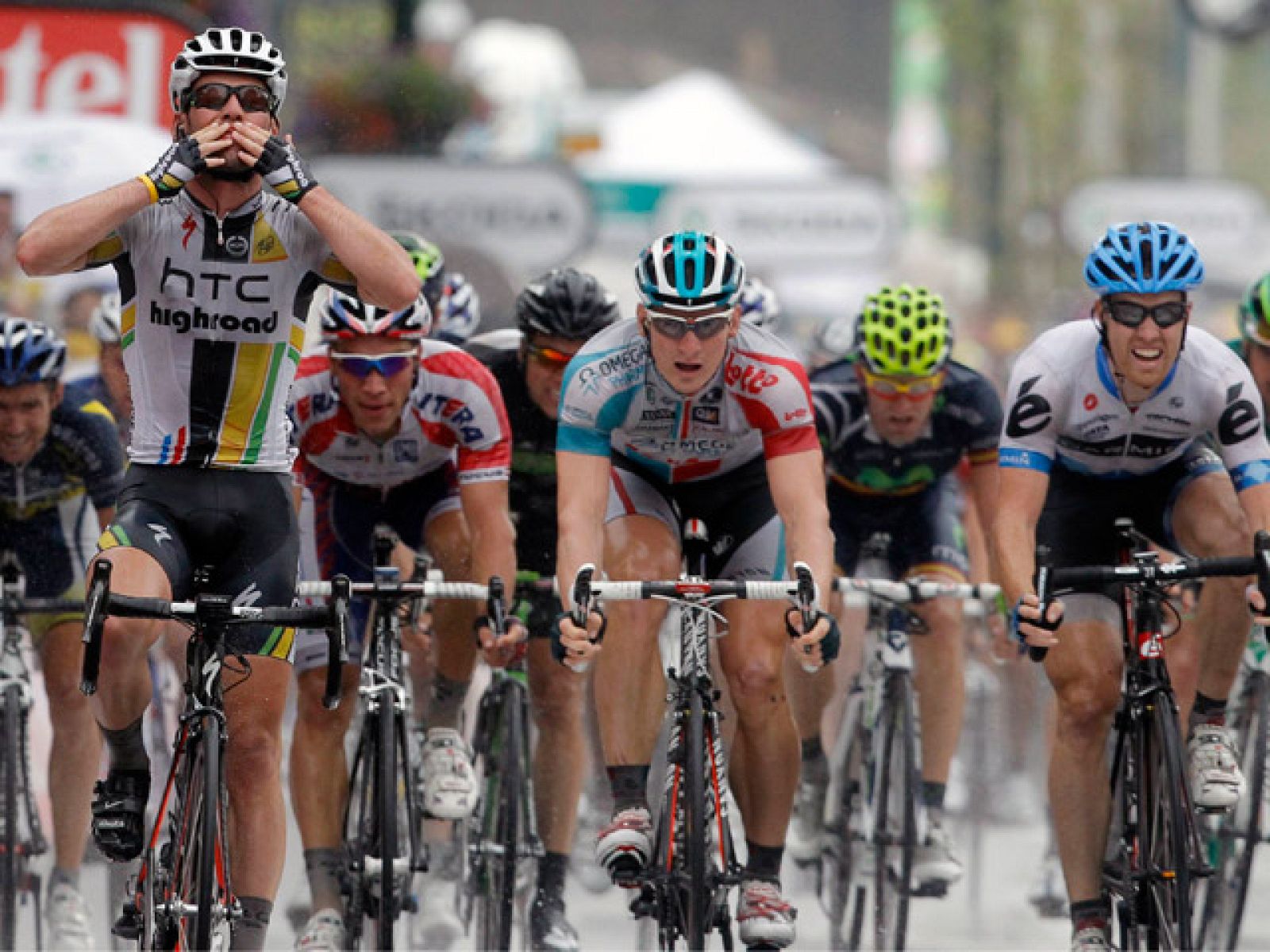 Cavendish se lleva su tercera etapa | Ver