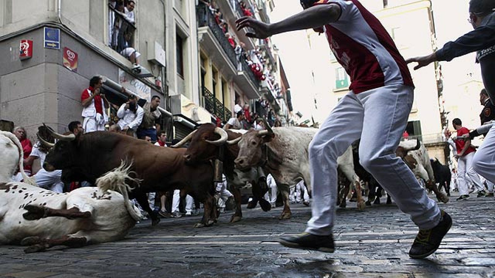 Limpio último encierro de San Fermín 2011, de Núñez del Cuvillo | Ver