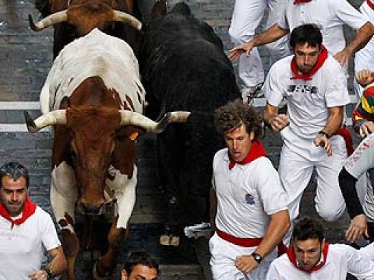 San Fermín - Carrera de un mozo de rizos rubio