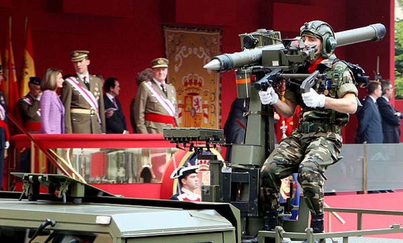  La Familia Real preside el desfile del Día de las Fuerzas Armadas, en Zaragoza