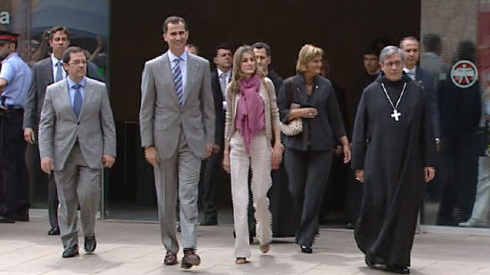 Los príncipes de Asturias y de Girona han visitado la abadía de Montserrat, en Barcelona. | Ver