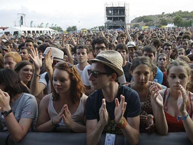 Actuación del grupo Congotronics vs Rockers en la jornada inaugural del Festival Internacional de Benicassim (FIB) 14-07-2011