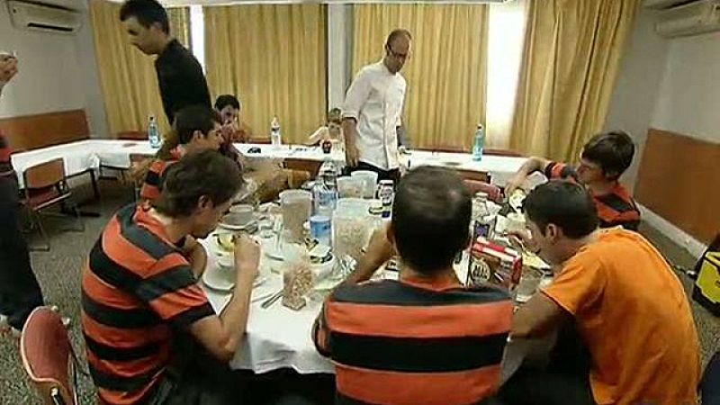 Las cámaras de TVE han desayunado este viernes con el flamante ganador en la etapa del Tour de Francia con final en Luz Ardiden. El asturiano no ha parado  de recibir felicitaciones desde que se bajó del podio.