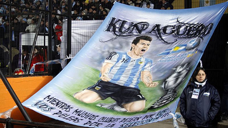 Argentina e Uruguay se enfrentan en los cuartos de final de la Copa América. Uno de los llamados a ser protagonistas será el pichichi del torneo, Kun Agüero.