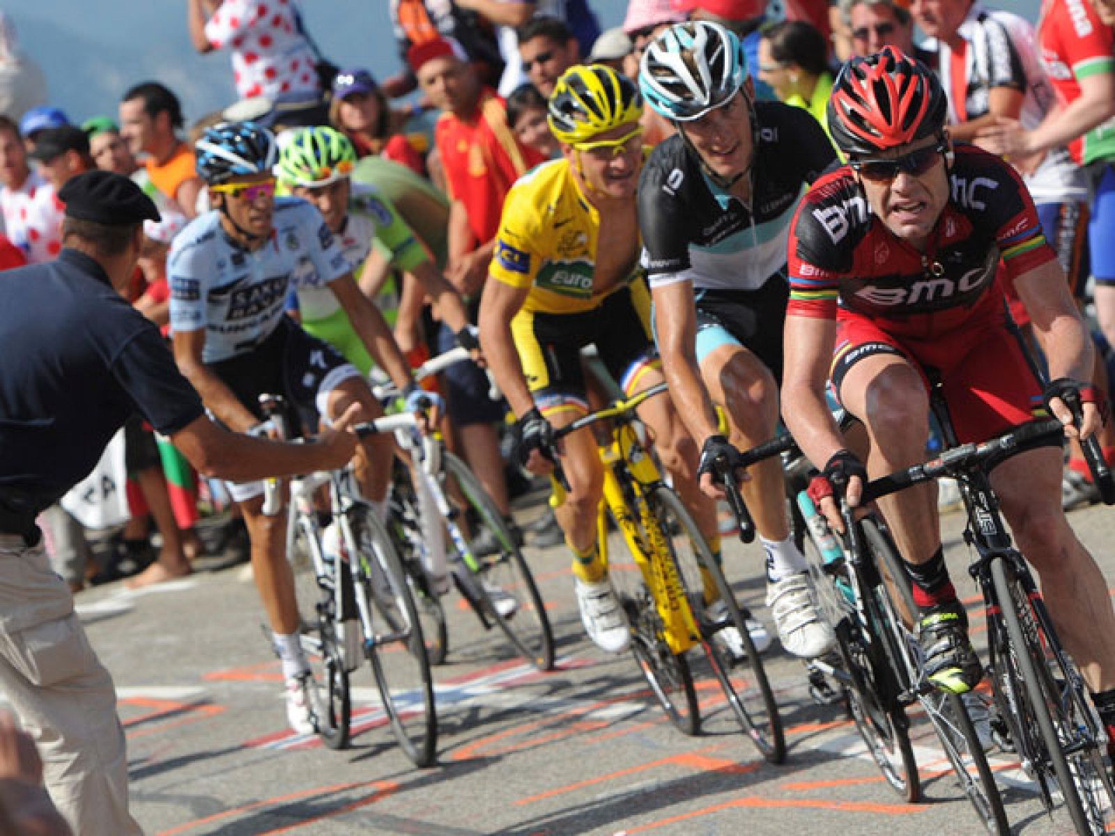 Contador, a la defensiva