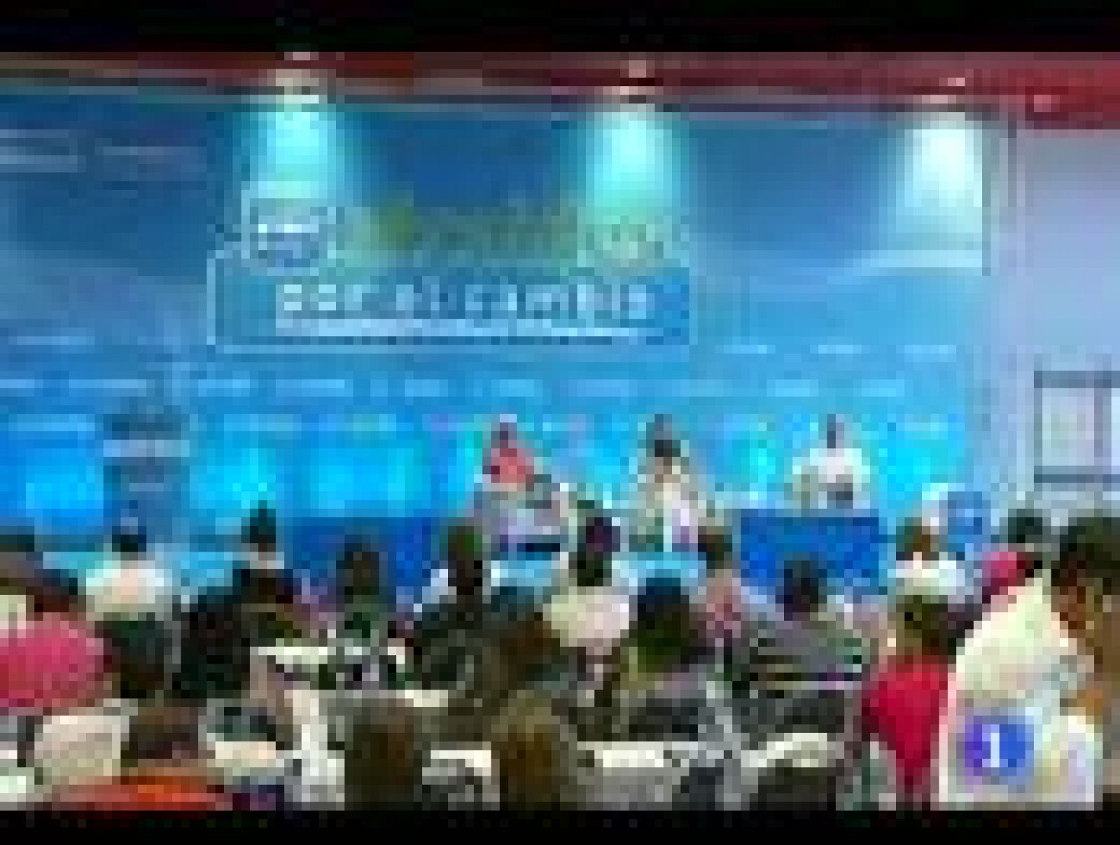 Miembros del PP respandan al presidente valenciano Franciso Camps