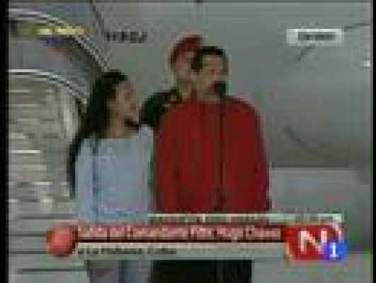 Telediario 1 - Chavez, en Cuba para el tratamiento