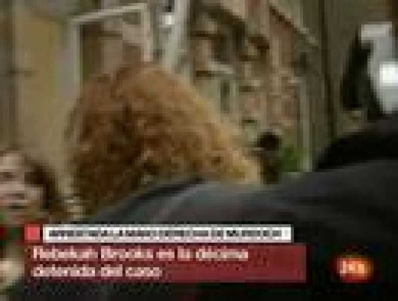 La policía británica detiene a Rebekah Brooks, mano derecha de Murdoch 