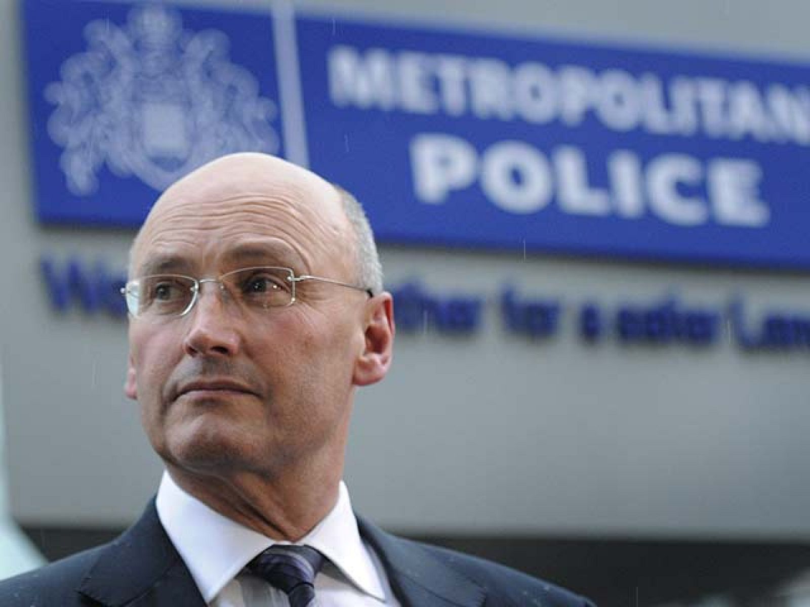 El escándalo de las escuchas llega a Scotland Yard y se estrecha el cerco a Murdoch | Ver