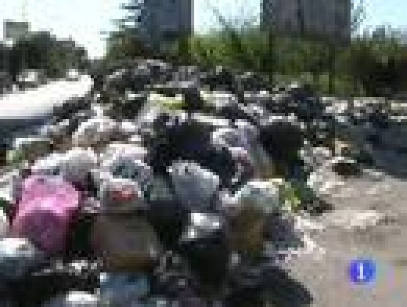  Las calles de Nápoles acumulan toneladas de basuras
