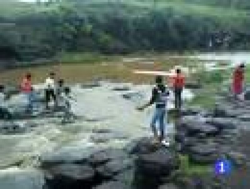  Muere una familia entera al intentar cruzar un río en La India