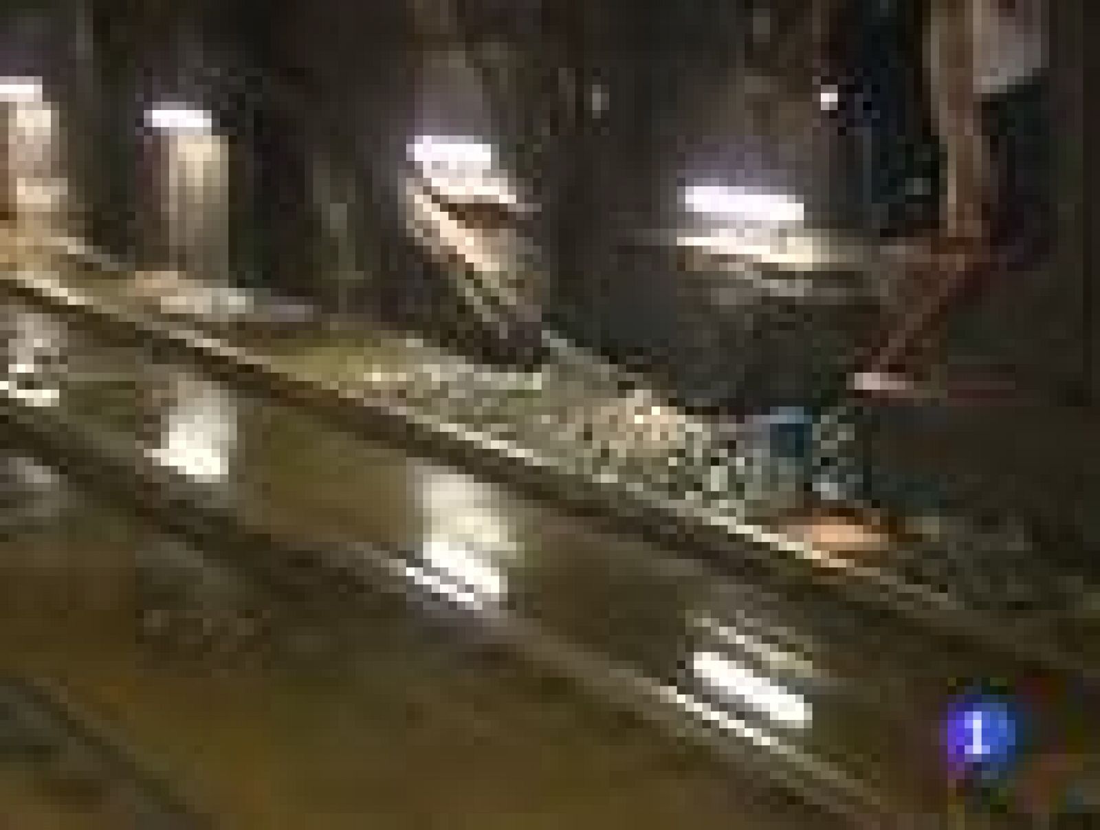La fuertes lluvias en Barcelona provocan inundaciones en el Metro