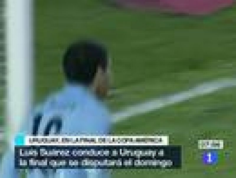 La selección uruguaya ha ganado por 0-2 a Perú con dos tantos de Luis Suárez en un partido igualado. El combinado celeste no se clasificaba para la final de la Copa América desde 1999.