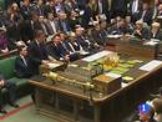 Telediario 1 - Cameron, entre el diario y la pared