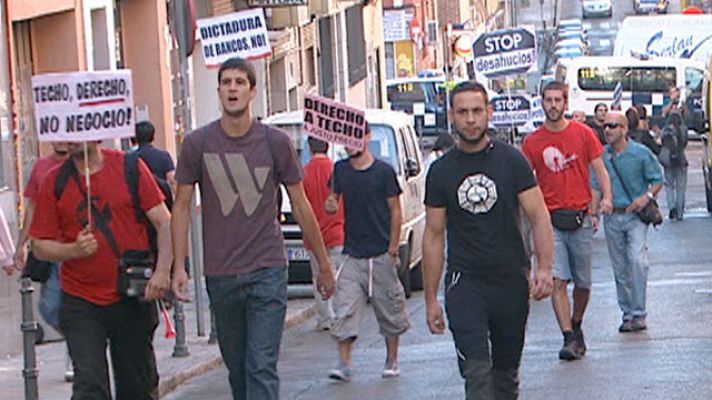 Telediario 1 - Policía en los desahucios