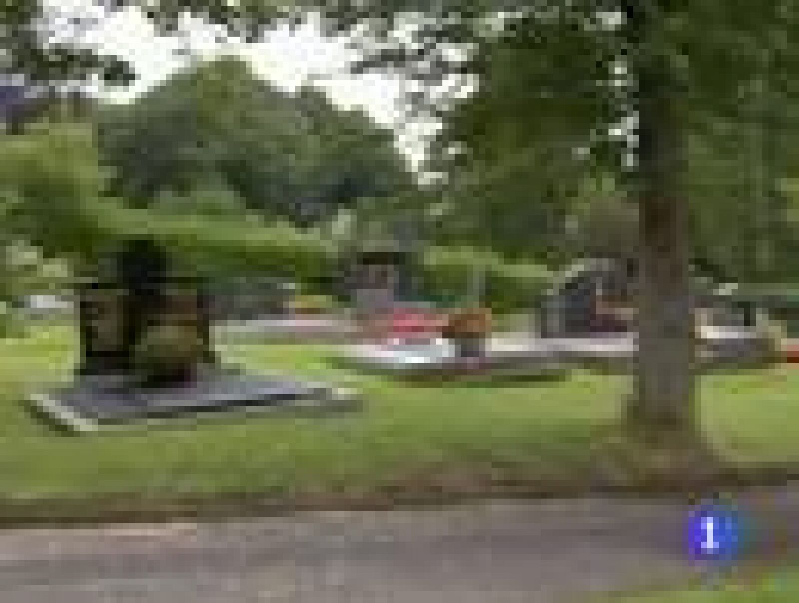 En Alemania han desmantelado la tumba del lugarteniente de Hitler, Rudolf Hess. Desde su suicidio hace casi 25 años, el lugar era centro de reunión para grupos neonazis. Hess Fue condenado a cadena perpetua en los juicios de Nuremberg y encarcelado