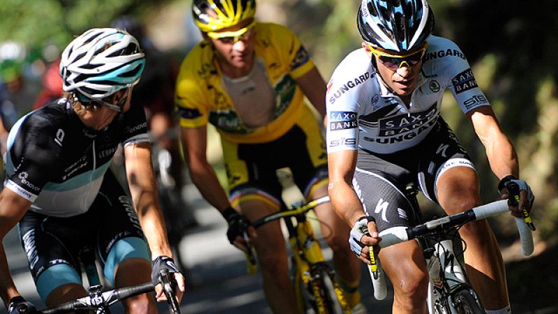 Alberto Contador vuelve a poner patas arriba el Tour de Francia con un ataque al que solo han podido responder Andy Schleck, Voeckler, Evans y Frank Schleck.