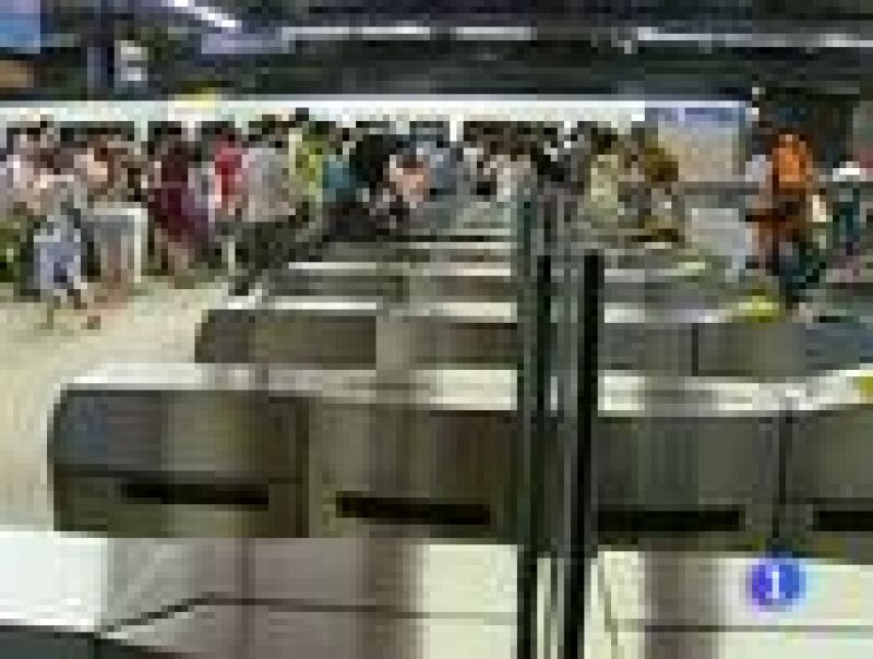 Metro de Madrid abre expediente a cuatro trabajadores por cobros ilegales 