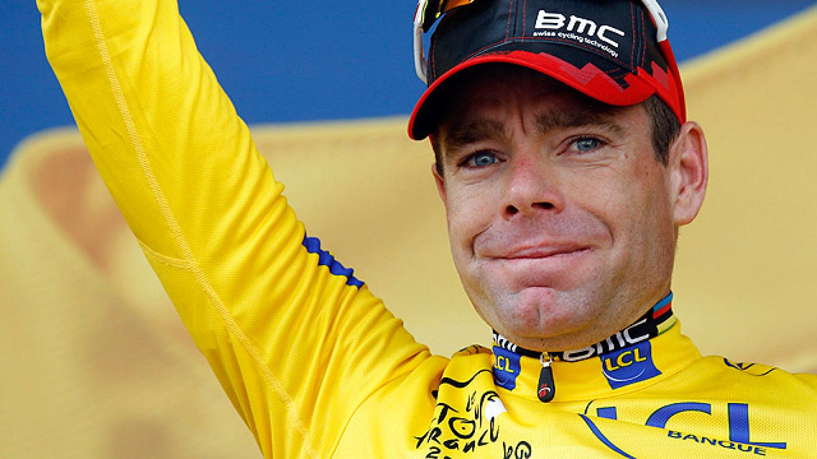 El australiano Cadel Evans ha conseguido el maillot amarillo que le otorga el triunfo virtual de la general final del Tour de Francia al recuperar los 57 segundos de desventaja que mantenía con el luxemburgués Andy Schleck.
